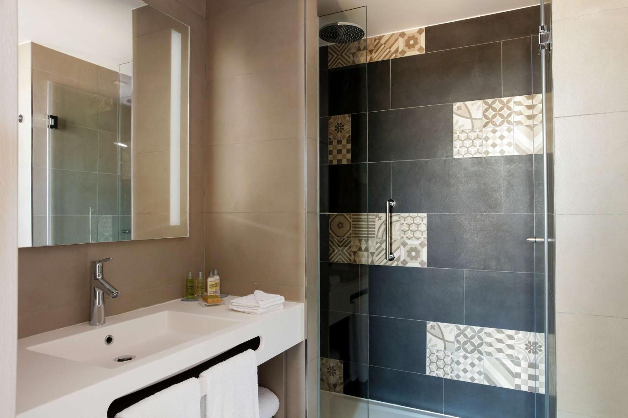 Hilton Garden Centre Hotel 4*